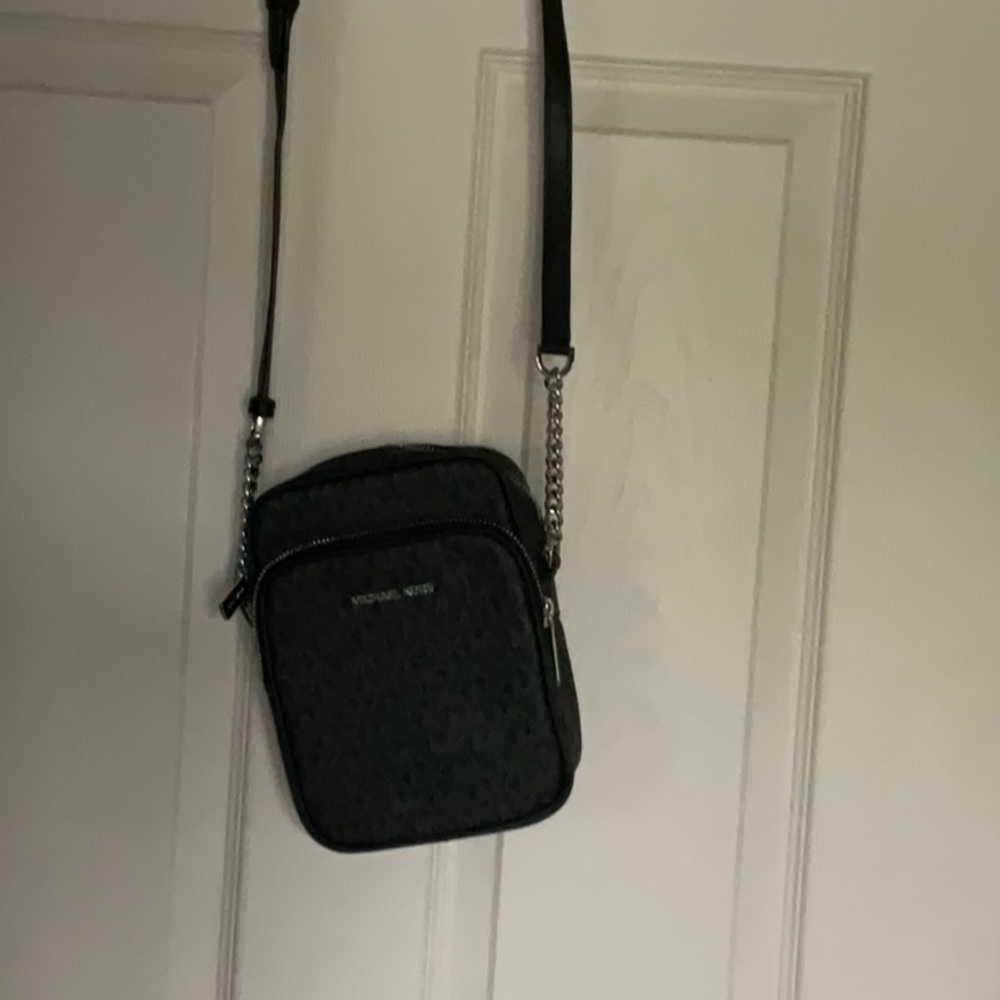 Michael Kors Black Messenger Bag Adjustable Strap Everyday Style